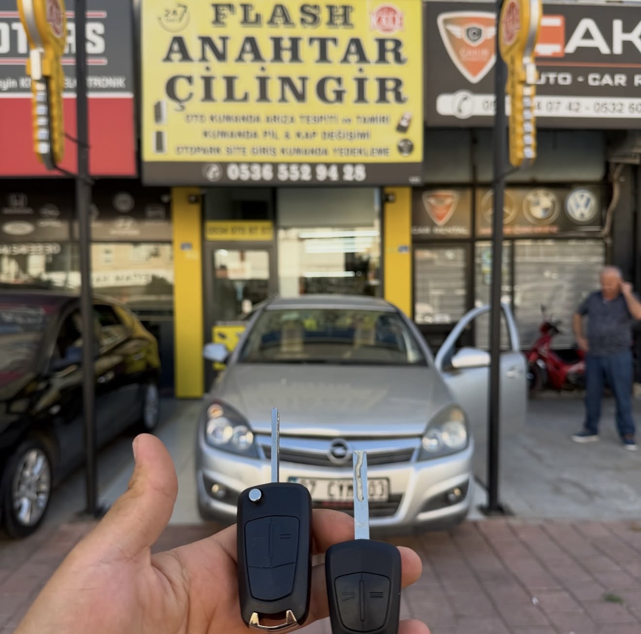 Oto anahtar çalışması ve iş yeri